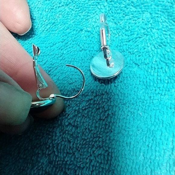 Silvertone butterfly wire pierced lever earrings - Picture 2 of 5